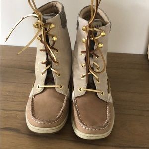 Sperry Women’s tie boots